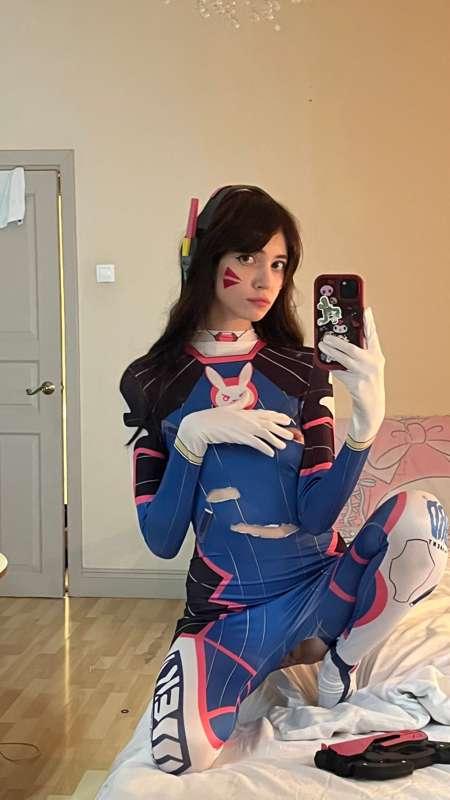 Hi there my friend I prepared for you a set of photos in this cosplay and even a video 🤍
D.va from overwatch
#skinny #game #skinny #egirl #fyp #cosplay #dva  #smalltits #anime 