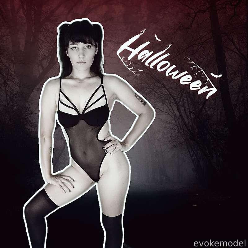 It's nearly time for Halloween! I couldn't help but give you a teaser to inspire you because I need your help deciding...
I want to hear in the comments what kind of slutty costume you'd like to see me in this year. Go📣 💬
-
#fyp #halloween #costume #cosplay #fun #poll #creativecontent #spooky #altgirl #lingerie #photoset #hdcontent #hdphotos 
