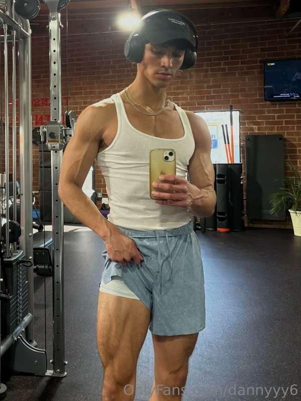 DM me some CUSTOM REQUESTS 📩