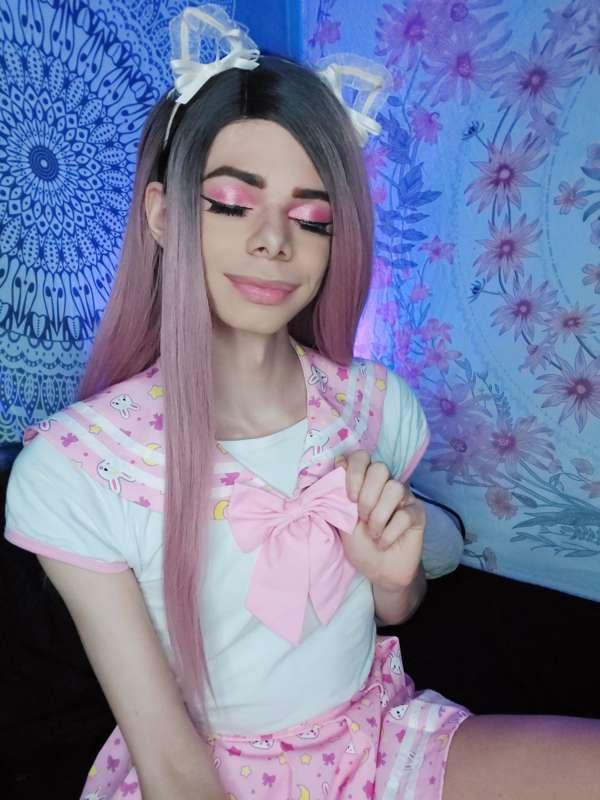 This pretty face could use some cum!