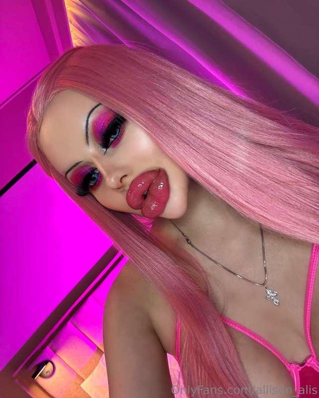I know I’m your favourite girl 💖