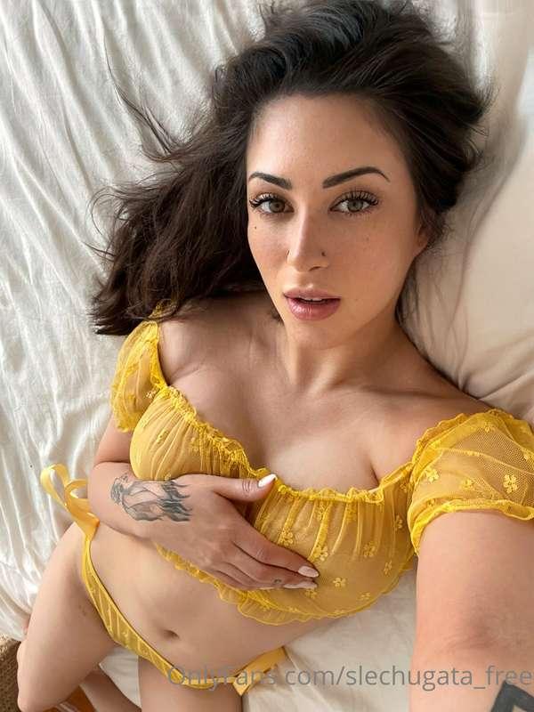 Want some lemonade? 🍋🤌🏼👉🏼🤤