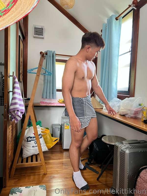 Wear clothes for me. I don't know how to wear clothes.

นุ่ง..