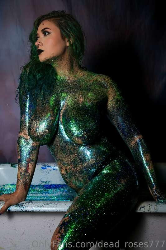 Glitterrr✨I became a galactic mermaid space babe 😈