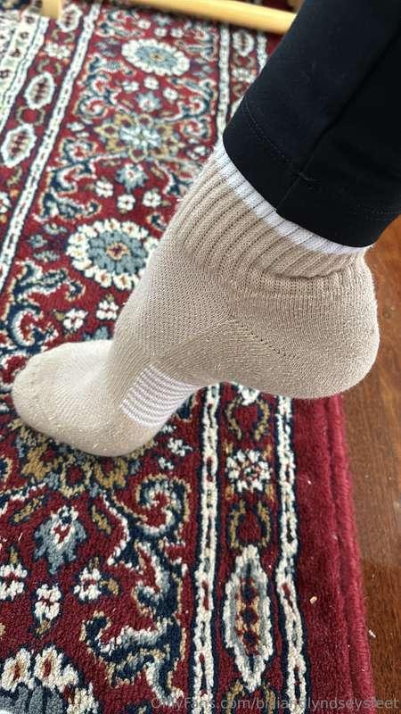 The arch on my foot hurts today, a massage is needed, send h..