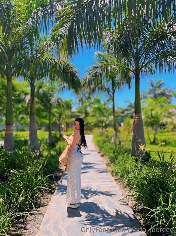 Oh, I love these tropical vibes!🌴🍍  It's just impossible not..