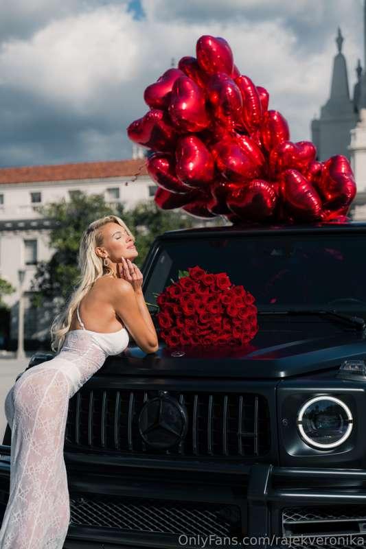 Spend night with me or G wagon? 🤭 or with me in the G wagon?..