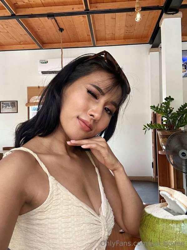 Hot girl + cold coconut = paradise 🌴🥰