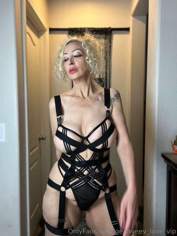 From head to toe, I'm on fire 🔥👣