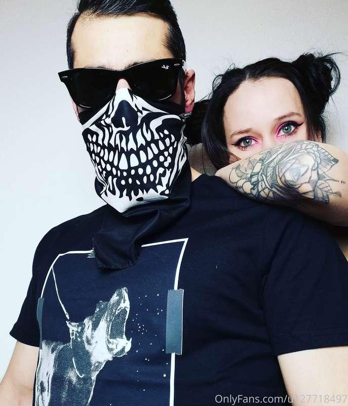 Behind every bad man there is bad ass woman @jesszef https:/..