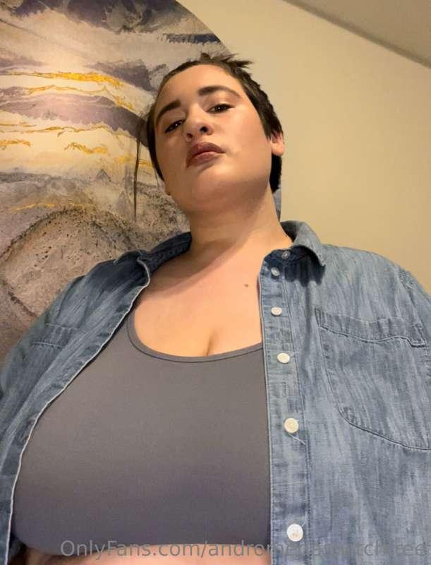 Genderfluid top vibes in full force this evening. 😈