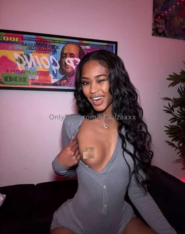 Come play with your favorite girl and make me squirt on live..
