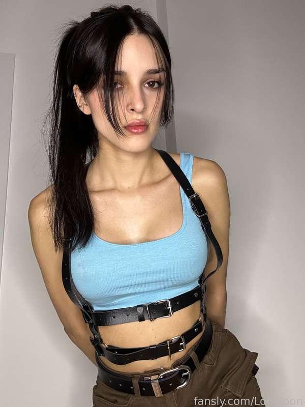 do I look like a dangerous girl?




#fyp #brunette #mistress #femdom #domme #worship #goddess #bigboobs #belt