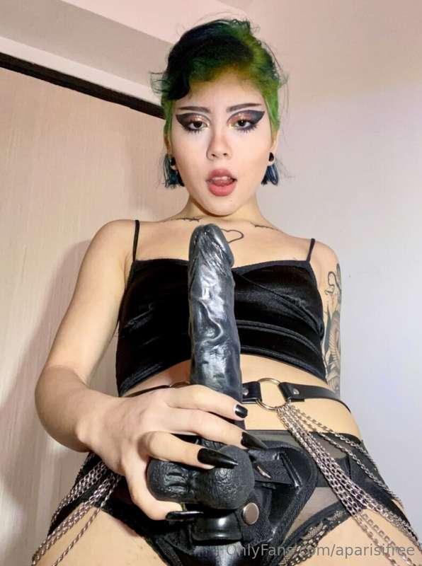 My plans 📋 for tonight are to find myself a new hand 🥵 slave..