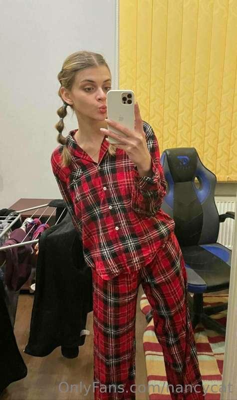 Hi, guys ❤❤❤
I haven't been online for so long.. I'm more or..