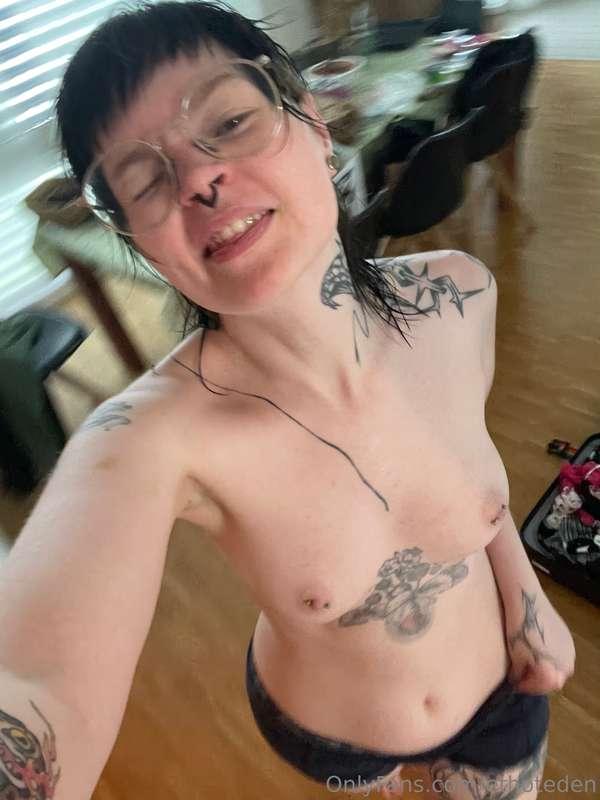 cheeky tomboys with perfect tits and a love for boxershorts ..