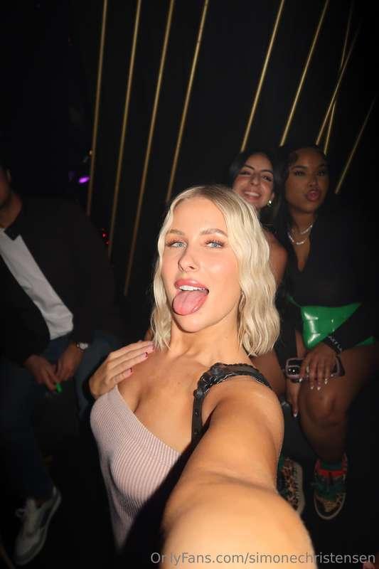 👅