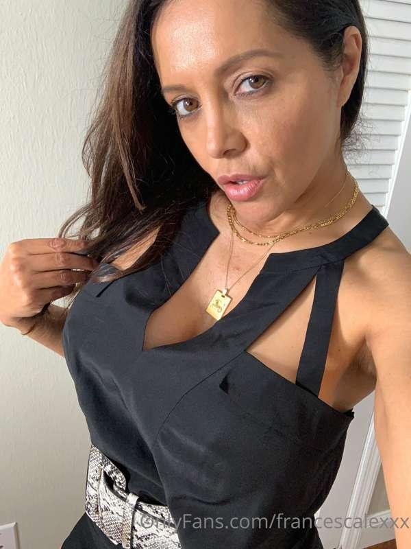 Mommy is on her way home 
Who’s ready to play DM 💋💋