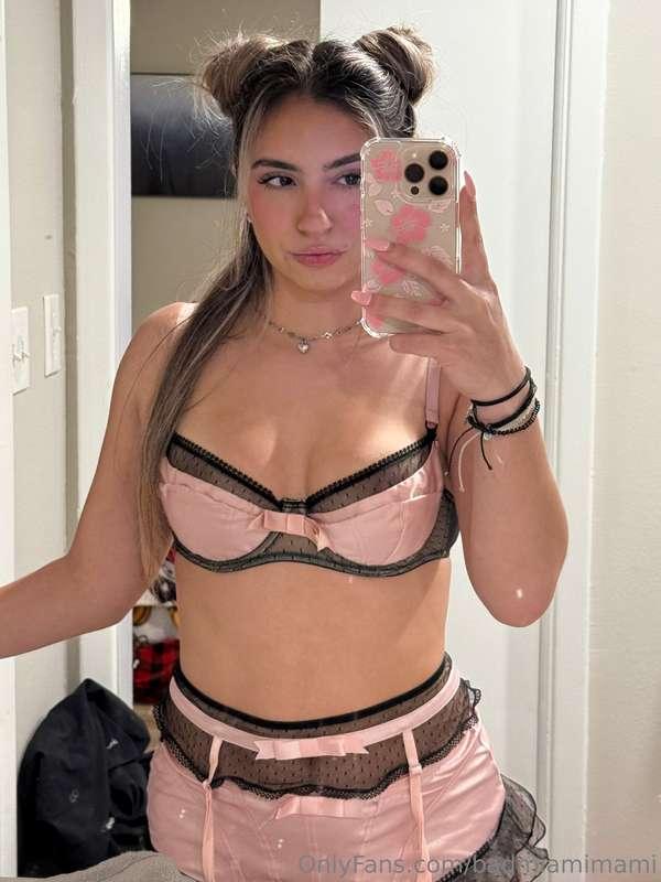 no live this week, but i do have a new JOI vid coming out so..