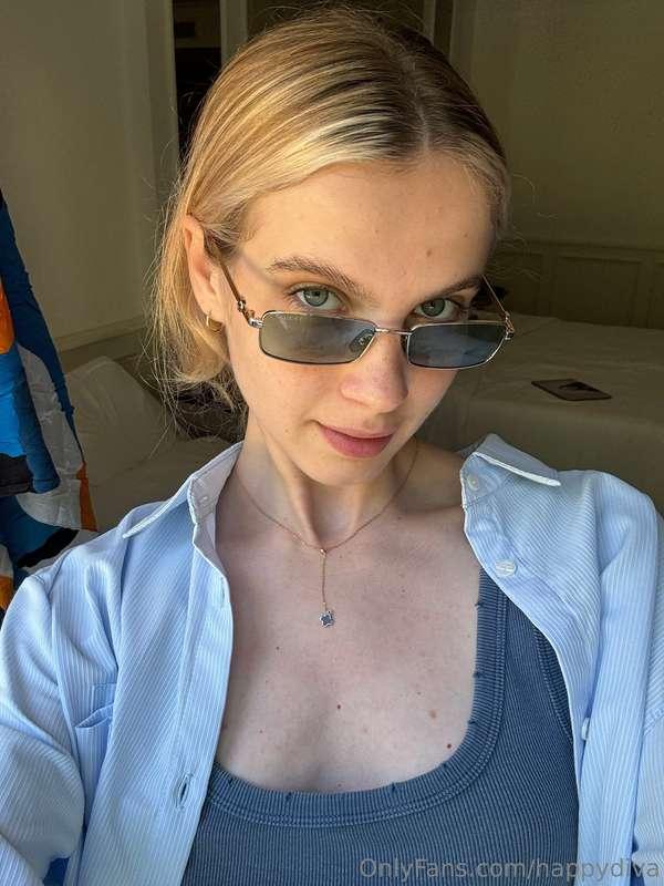 An easy bow for a hot day is a combination of clothing and a..