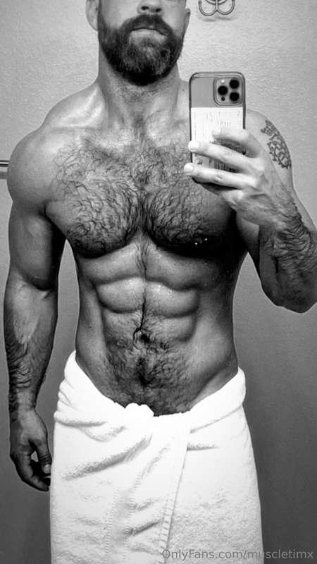 Happy towel Tuesday, gentlemen! I can never keep them on lon..