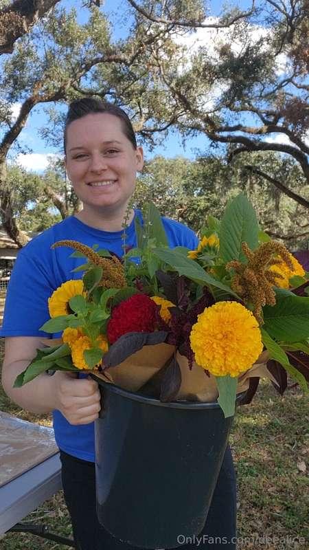 Last day selling flowers until Spring ✨️💐
