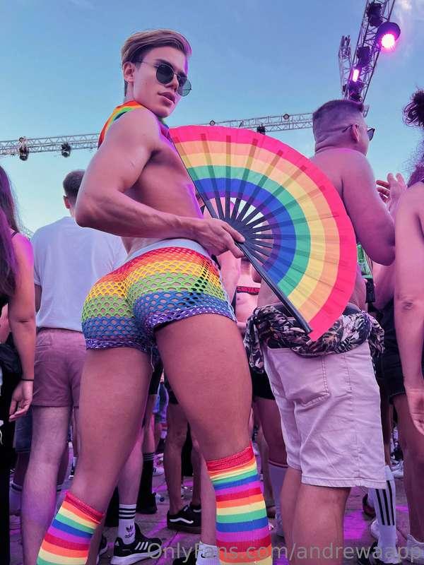 ❤️ P 🧡 R 💛 I 💚 D 💙E 💜  Be PROUD of who you are 🏳️‍🌈 Cause Lo..