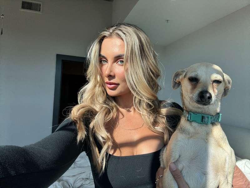 I don’t think nugget likes taking selfies with me 😂🤍