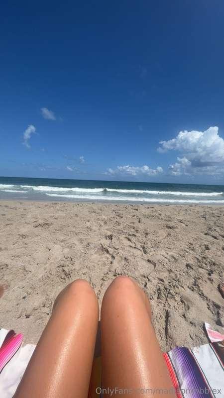 I love getting sandy everyyyyywhere 🥰😉