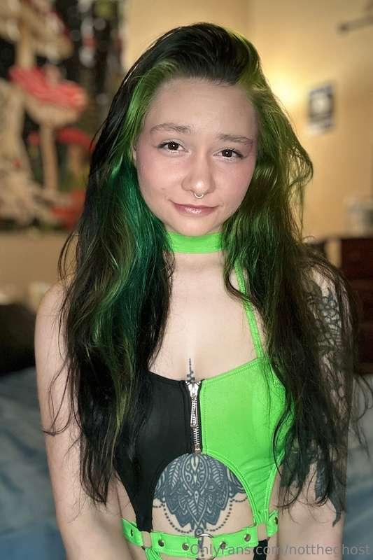 Touching myself in my cute lil fit 💚
