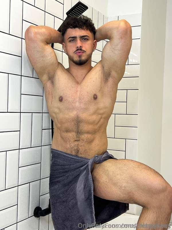 Follow the hottest @muscleboysexy 🔥 he's definitely worth it..