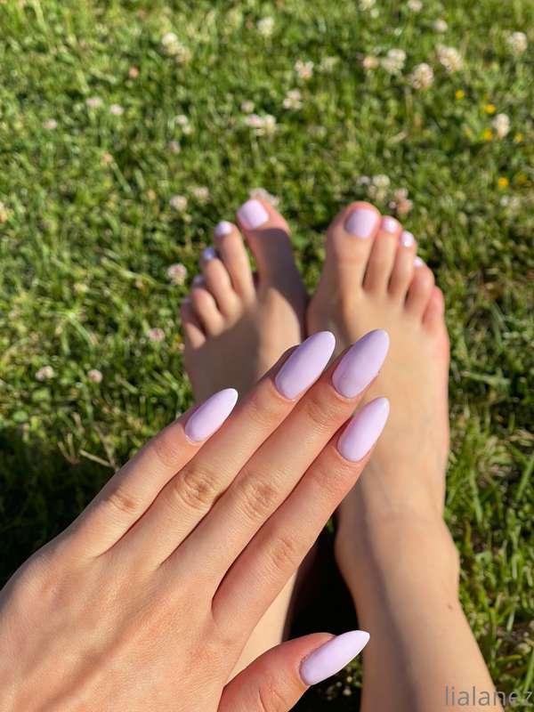 FRESH PEDI 💜 pretty feet means pretty pussy! My soles and to..