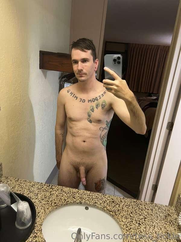 Hotel mirrors just hit different