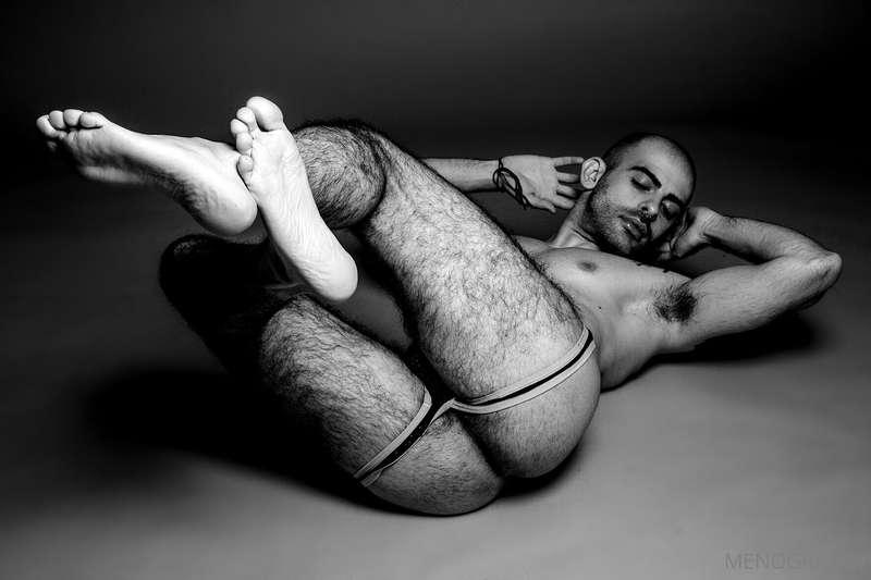 I don't know what i want to lick first with guippy, his sole..