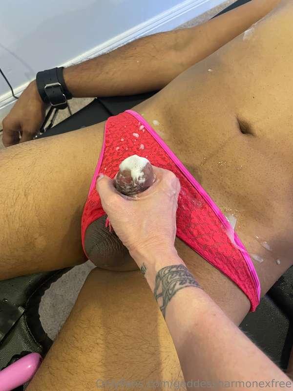 Sissy slut cum fountain - who wants to lick it all up?