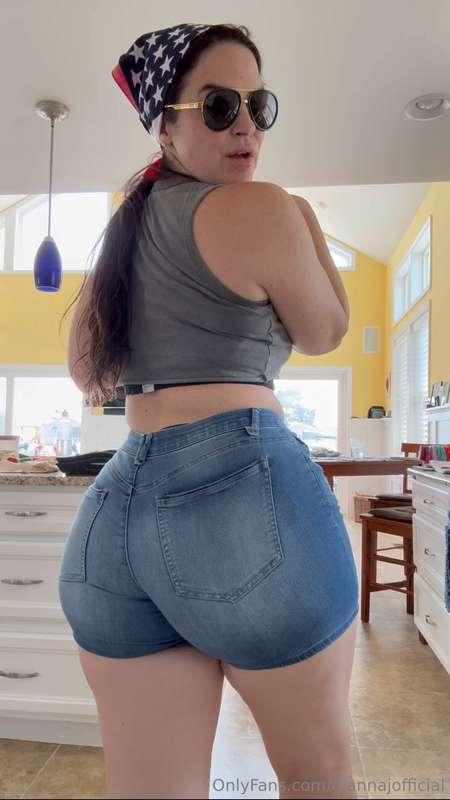 As promised…my mom jeans shorts from the back