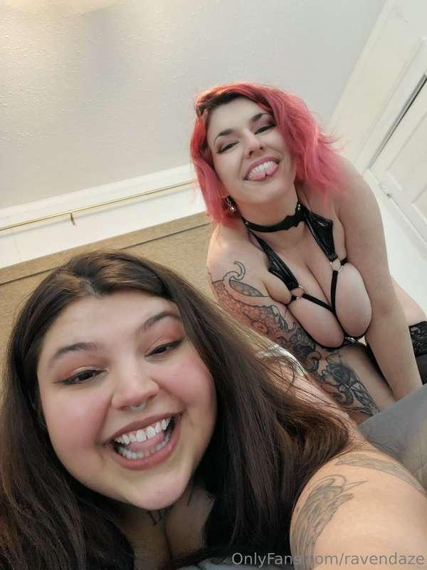 👩🏻‍🦰💕👩🏽