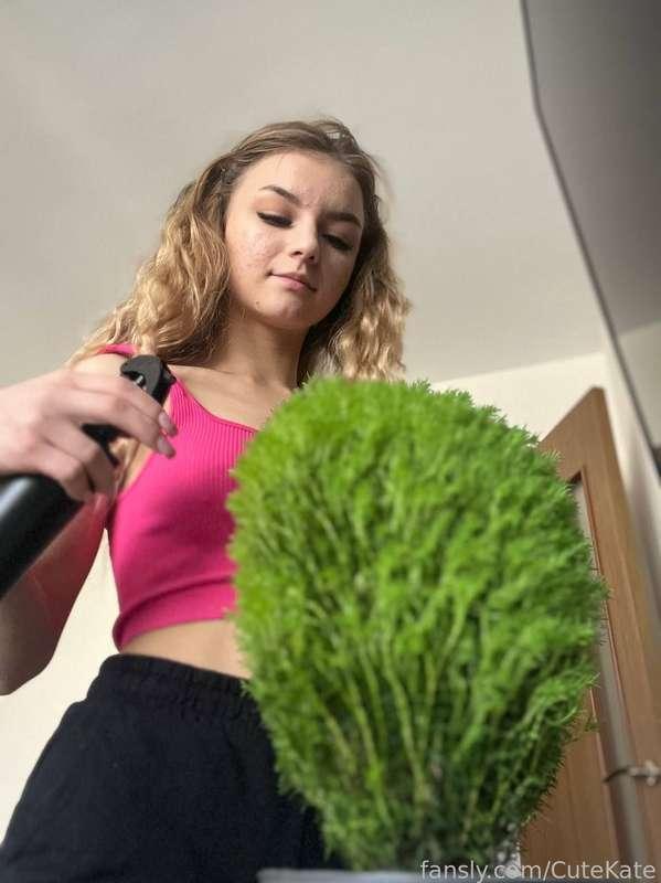Hi, dear! 🌿 Today I decided to have a little gardening day and took care of my favorite plants. It's so nice to see them grow and thrive! 💚

Taking care of plants is not only a hobby but also a great way to relax after studying and recharge with positive energy. Plus, my sweet Tom is always around trying to help (or rather, getting in the way 😸).

I love moments when I can just be myself and enjoy the simple pleasures of life. I hope you have such moments too! 💕 

#selfie #soft #life #model #girl #gfe #natural #aboutme #cute #young
