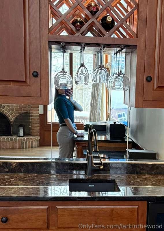 Getting home for the day ➡️ getting in comfy clothes 🐍🐢🥝🍏😴