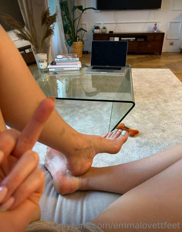 You're beneath to my feet 👸🏻