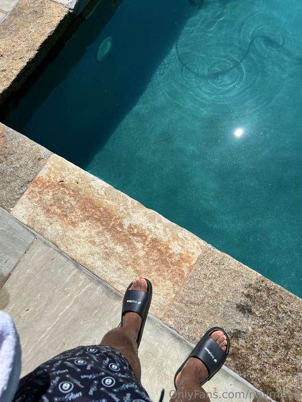 Rocking my @Onlyfans merch today at the pool💦 What are your ..