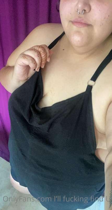 When no ones home and it’s hot u just wear no shirt