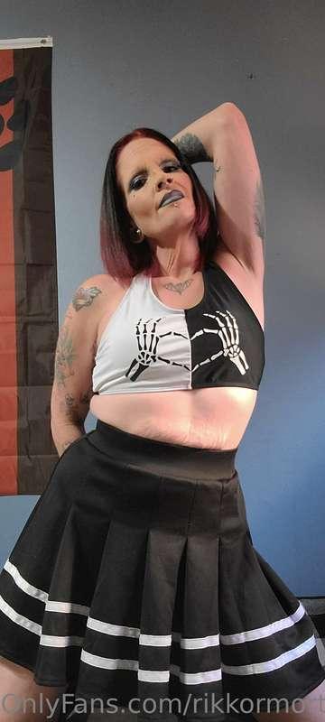 Having a little fun on a Thursday with my toy. Anyone wanna ..