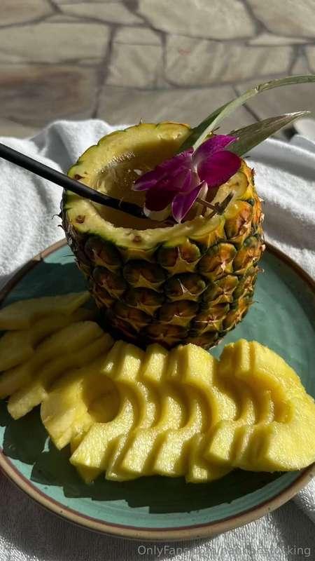 I could eat this for breakfast, lunch and dinner!!! 🍍😋