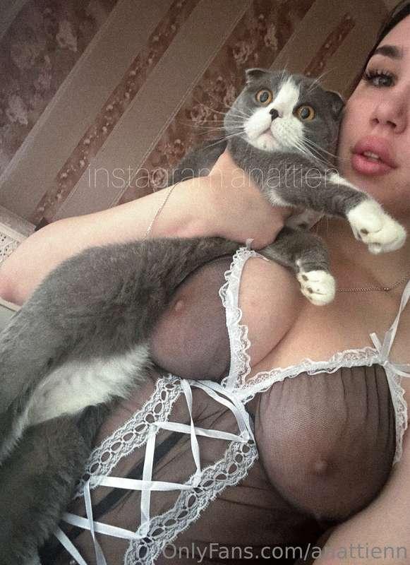 Cute🥰😈 soon will be hot content 🔞