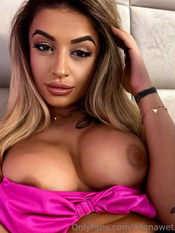 Just kiss my neck and my nipples 🙀