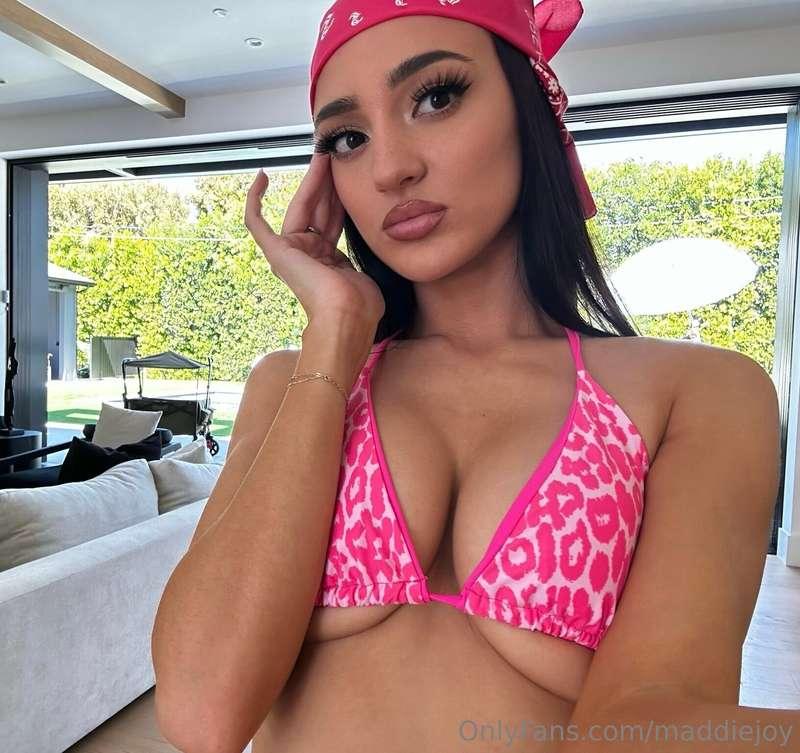 sweet in pink, but a little wild underneath 😏💖