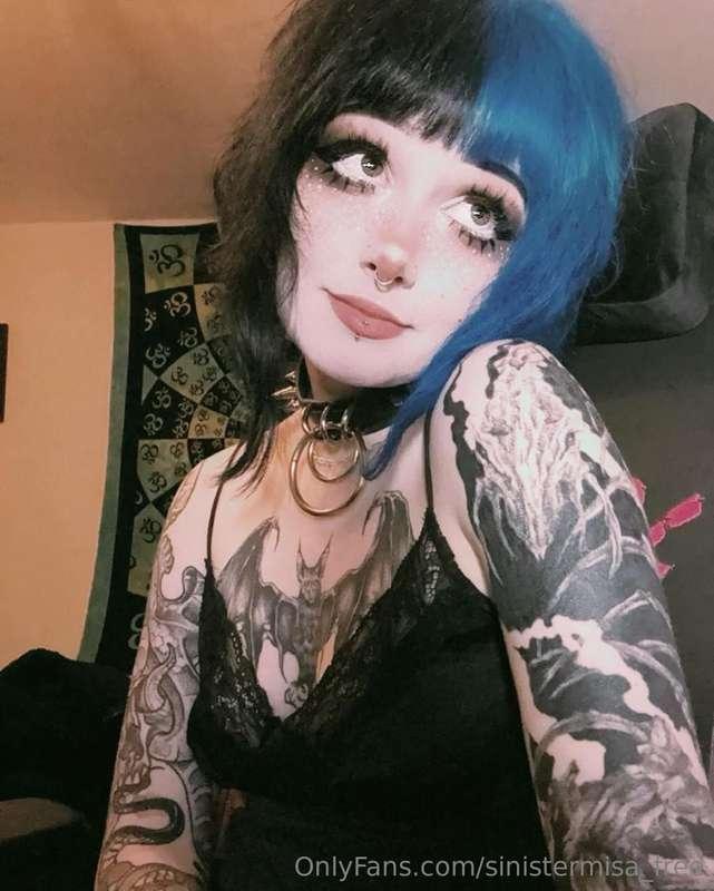 your daily dose of this chaos 🖤
