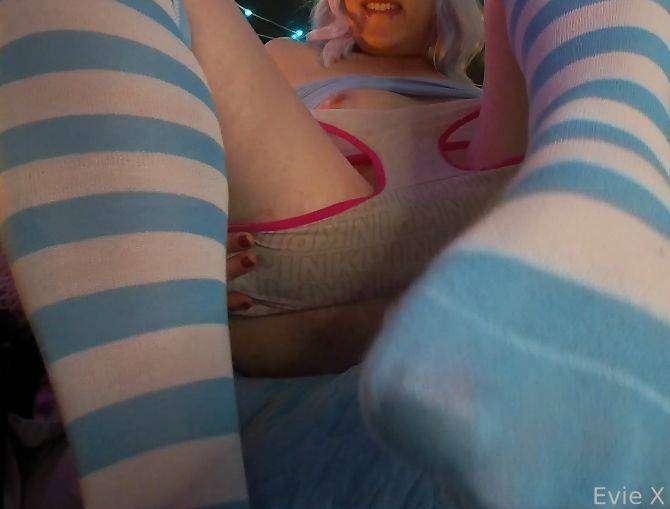 evie_x image #1