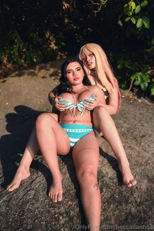 Do you like busty women?You'll love seeing me touching my fr..